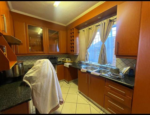 2 BEDROOM TOWNHOUSE FOR SALE IN EDLEEN